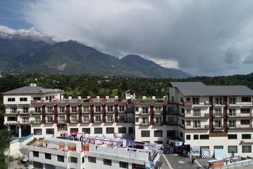 Hotel D'polo Club & Spa Resort