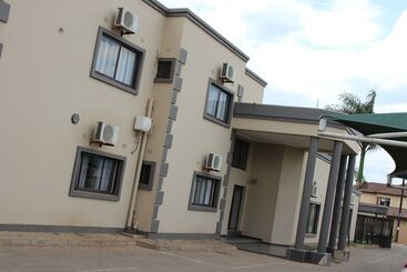 پانسیون Four Pillars Lodge