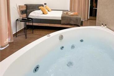 膳宿费 Olympus Capua