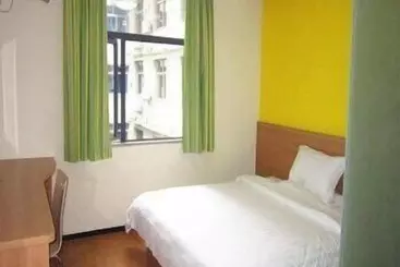 Hotel 7 Days Inn