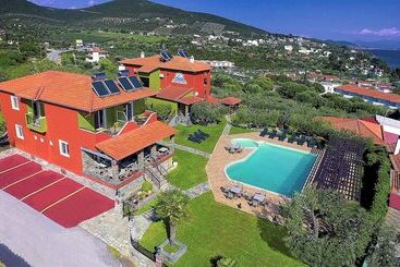 בית מלון כפרי Sunday Summer Resort