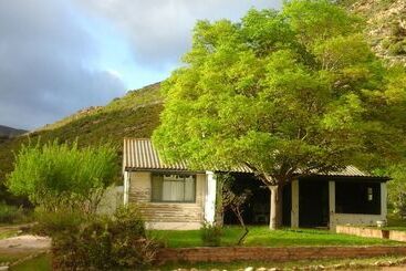 فندق Cedar Falls