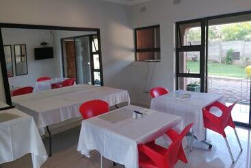 هتل Palm Leaf Gardens