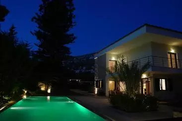Turistlejligheder Villa Saronida