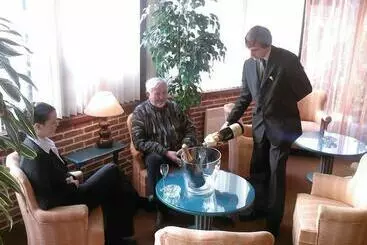 Hotelli Logis Hôtel & Restaurant   Auberge De La Forêt