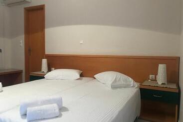 هتل Naftilos Studios