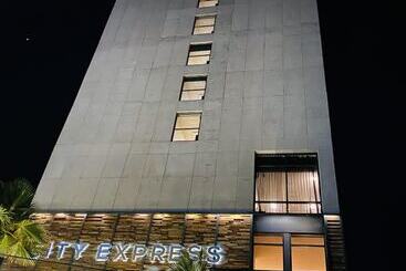 בית מלון כפרי City Express Plus By Marriott Ensenada