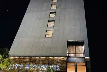 ホテル City Express Plus By Marriott Ensenada
