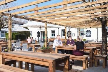 Ostello Rashleigh Arms