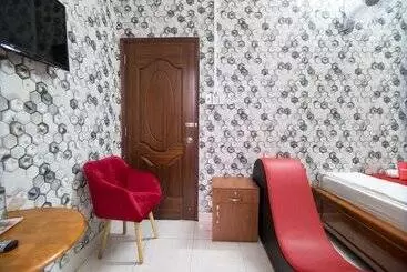هتل Reddoorz Near Tan Son Nhat Airport 3