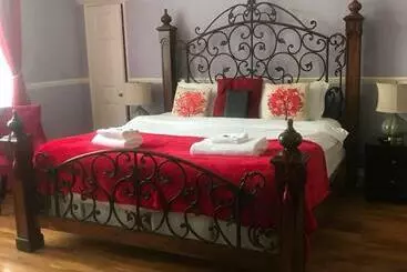 Majatalo Kempfield House