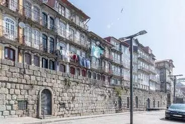 Majatalo Oporto Street Fonte Taurina   Riverfront Suites