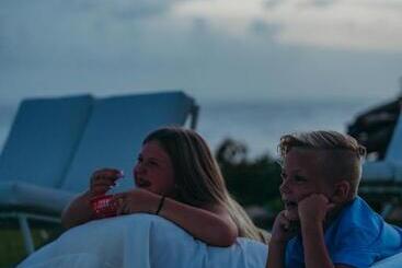 هتل آپارتمان The Bannister Hotel & Yacht Club By Mint