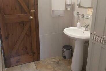 پانسیون Green Grove Guest House