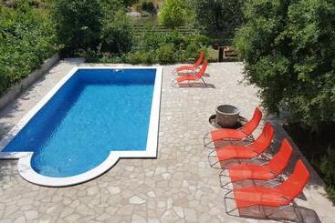 پانسیون Villa Velagic