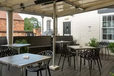 Alberg Advocate Arms