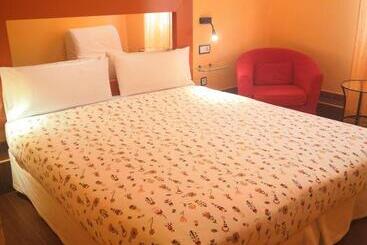 پانسیون Hostal Arco Iris