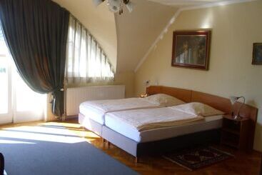 Pensione Barokk Antik Guest Hause