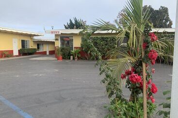 Ventura Beach House Motel