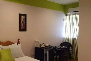 هاستل Golden Arrow Inn