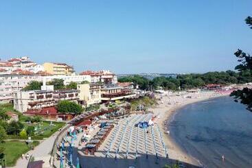 פנסיון Guest House Kera