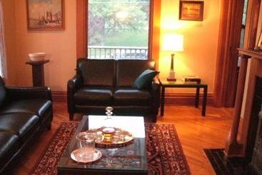 فندق صغير Burford House Suites