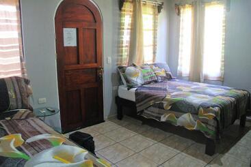 هاستل Apartamentos Mansión Tropical