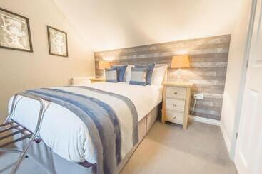 膳宿费 The County