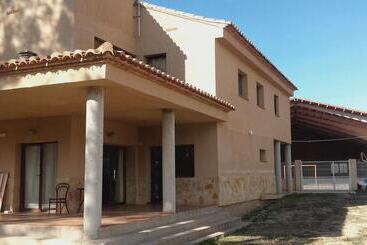 Casa Rural Albergue Fuente Bellido   Hostel