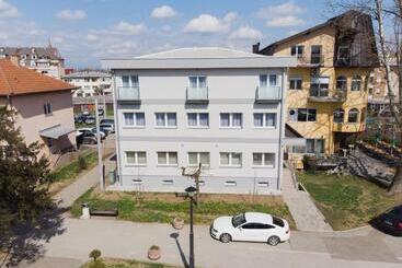 تختخواب و صبحانه Prenoćište Park