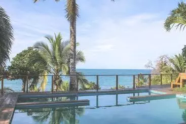 هتل Bird Island Bungalows