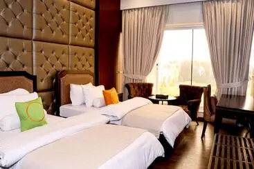 هتل Circle Club Faisalabad