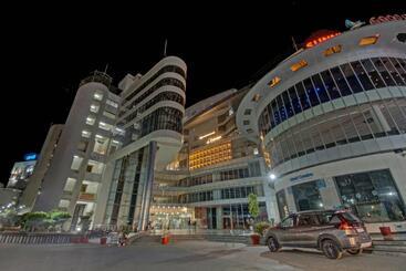 فندق Super Townhouse The Grand