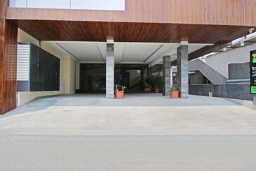 Itsy Hotels Jansi Residency