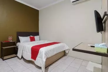 Pension Reddoorz Near Cikampek Mall Karawang