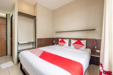 Hotel Oyo 535 Cileunyi Residence