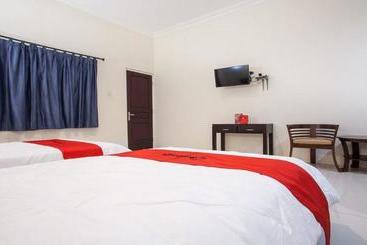 호텔 Reddoorz Near Alun Alun Bangil