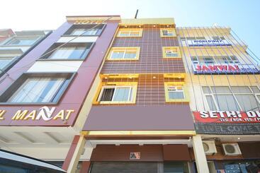 Oyo 28335 Hotel Classic