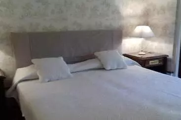 Aamiaismajoitus (B&B) Château De Lastours