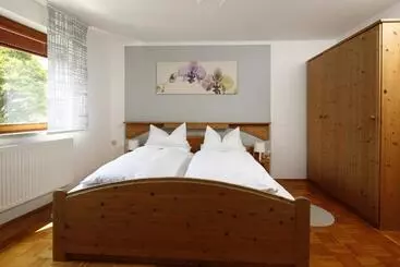 Retkeilymaja Gasthof Zur Burg