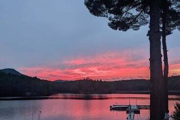 בית מלון כפרי The Long View Lodge