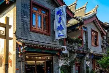 Pensionat Emerald Adventures Guesthouse