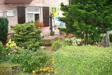 הוסטל Le Ry D Ave