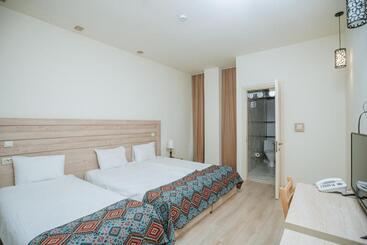 هتل Twins Wine Cellar