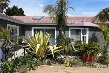 Pensione Northern Vine Guesthouse B&b Self Catering