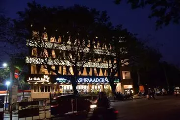 Hôtel Le Oak Inn