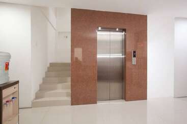 هتل Reddoorz Near Pasar Turi Station