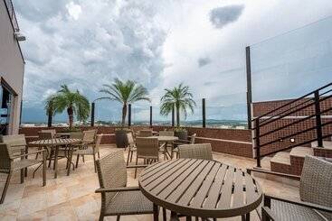 هتل Via Garden Varginha