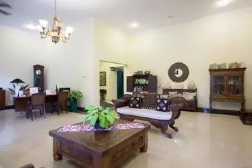 Otel Reddoorz Plus Near Kalibaru Station