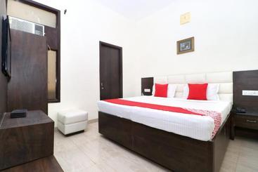 هتل Oyo 6623 Namaskar Villa